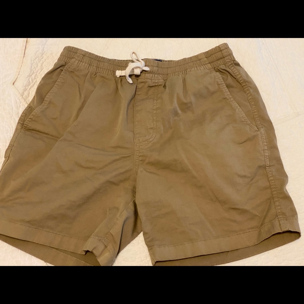 MEN’S flat front, tie Bermuda shorts